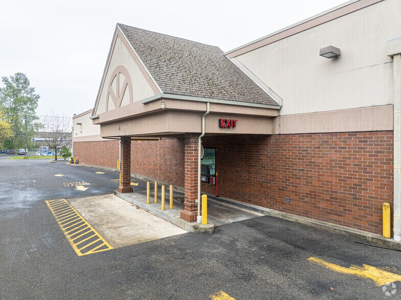 More Photos Of 8405 Pacific Ave, Tacoma Drugstore For Sale