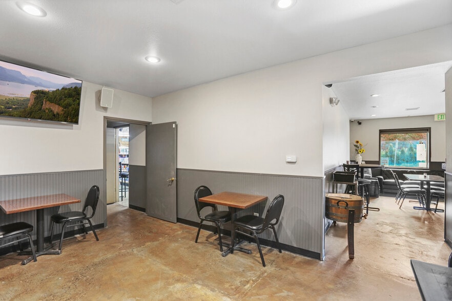 More Photos Of 31815 E Historic Columbia RI Hwy, Troutdale Convenience Store For Sale