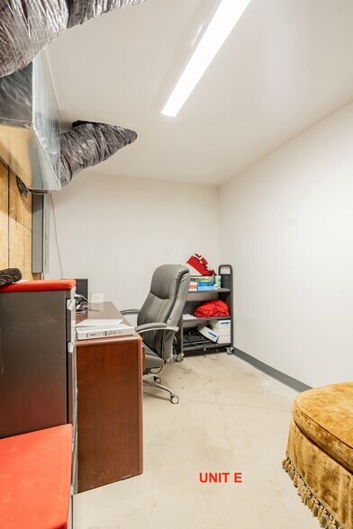 More Photos Of 8758 IN-9, Pendleton Light Manufacturing For Sale