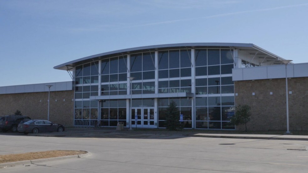 More Photos Of 1395 Jordan St, North Liberty Health Club For Lease