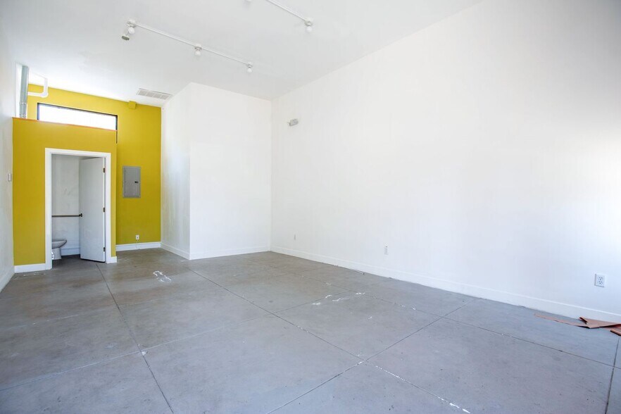 More Photos Of 1611-1619 Lincoln Blvd, Venice Storefront For Lease