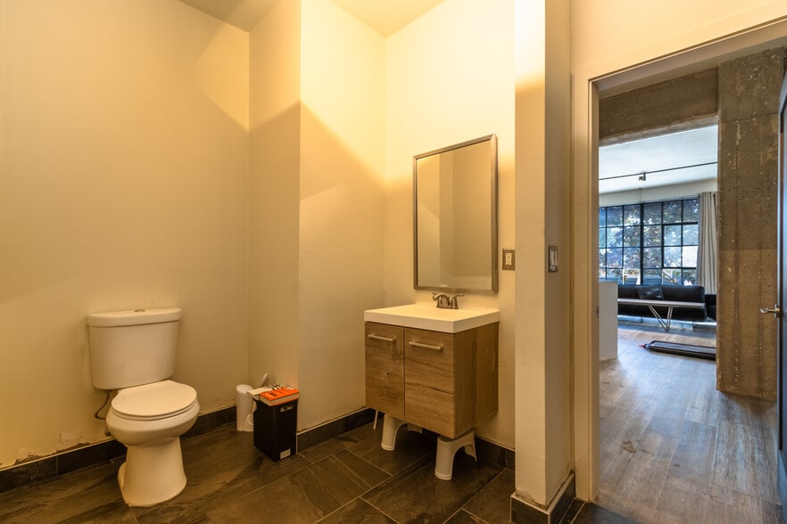 More Photos Of 1122-1126 Folsom St, San Francisco Industrial For Sale