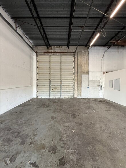 More Photos Of 1717 W Kennedy Blvd, Tampa Warehouse For Sale