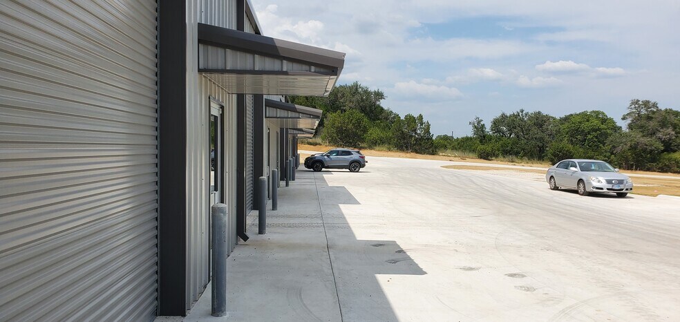 More Photos Of 10401 E Hwy 71, Spicewood Warehouse For Lease