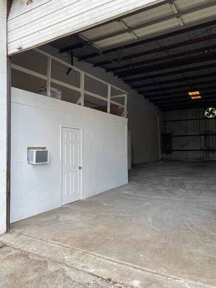 More Photos Of 615-629 Leago St, Houston Service For Lease