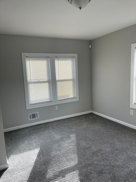 More Photos Of 8443 Chalfonte St, Detroit Flex For Sale