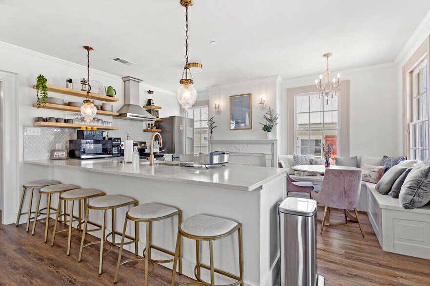 More Photos Of 782 Water St, Biloxi Office For Sale