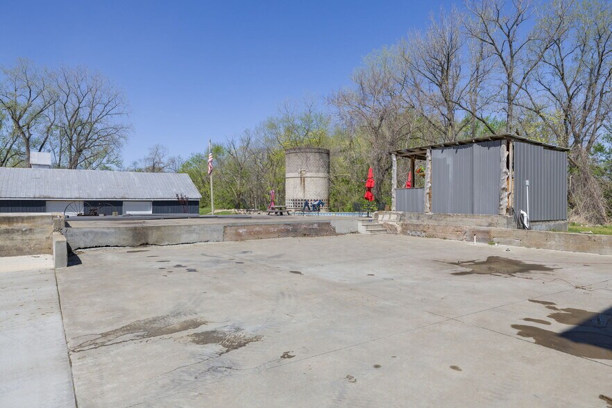 More Photos Of 305 N Main St, Ste Genevieve Storefront Retail Residential For Sale
