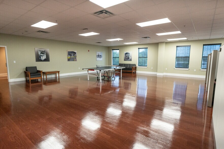 More Photos Of 301 S Main St, Salisbury Light Manufacturing For Lease