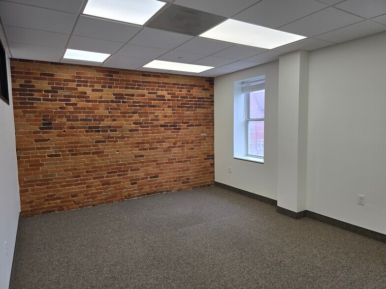 More Photos Of 7 N Pleasant St, Amherst Office For Lease