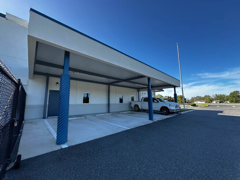 More Photos Of 3930 S Pipkin Rd, Lakeland Light Distribution For Sale