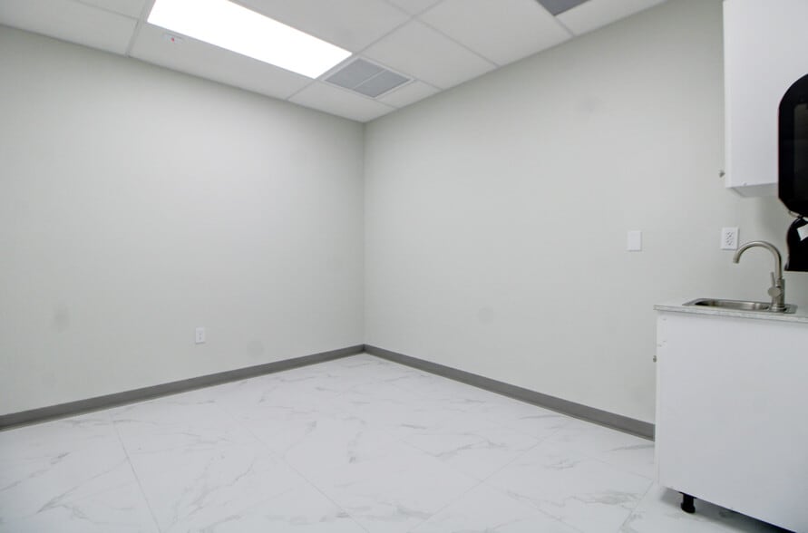 More Photos Of 304 N Krome Ave, Homestead Medical For Lease