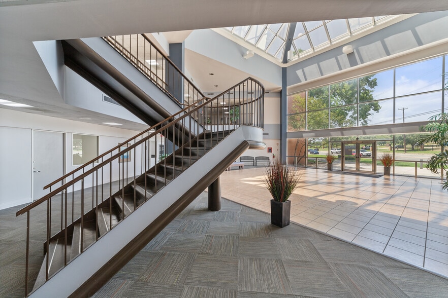 More Photos Of 2020 Babcock Rd, San Antonio Medical For Lease