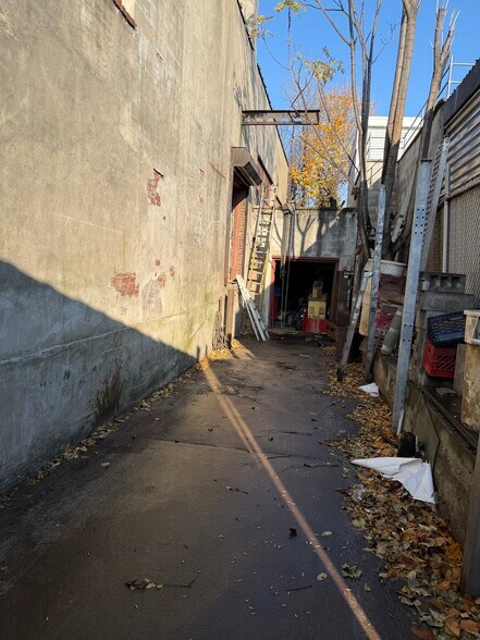 More Photos Of 54-19 Flushing Ave, Maspeth Warehouse For Sale