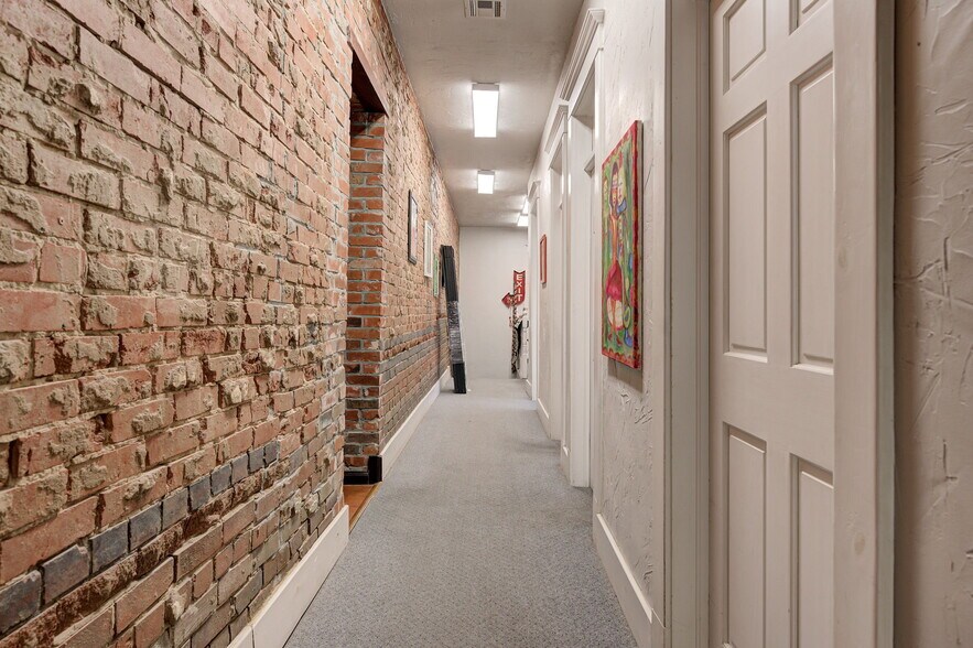 More Photos Of 1008 W Main St, Oklahoma City Office For Lease