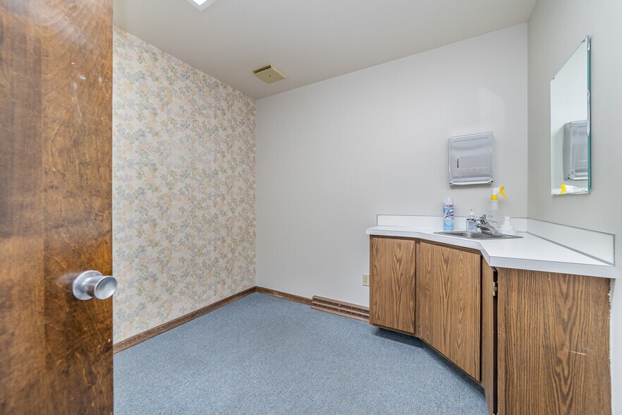 More Photos Of 3150 Hallmark Ct, Saginaw Medical For Sale