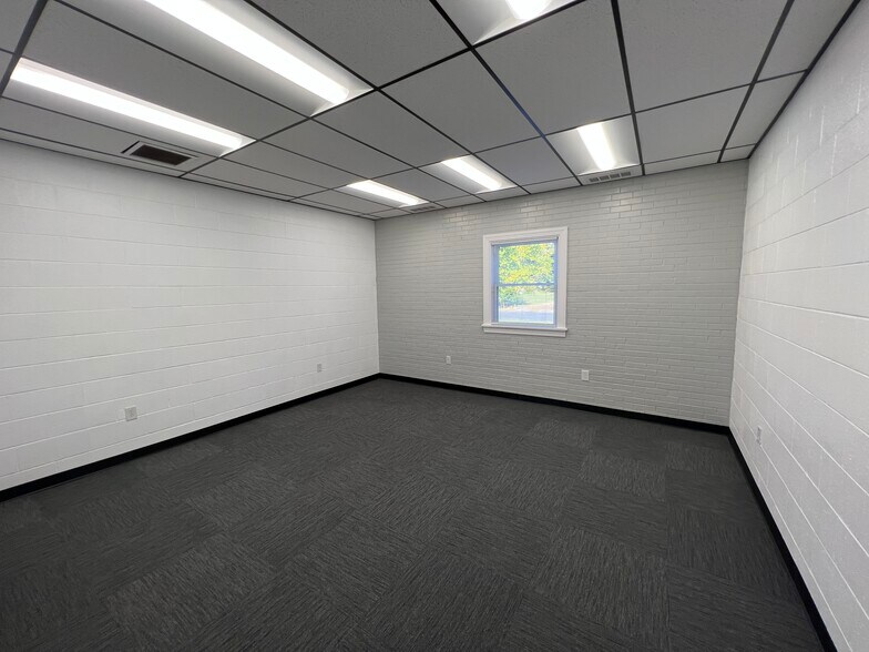 More Photos Of 1821 E Nine Mile Rd, Highland Springs Office For Lease