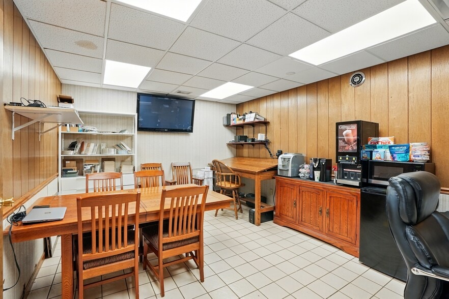 More Photos Of 137 E Joliet St, Schererville Office For Sale