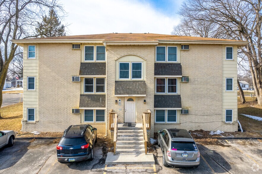 More Photos Of 6920 SW 9th St, Des Moines Apartments For Sale
