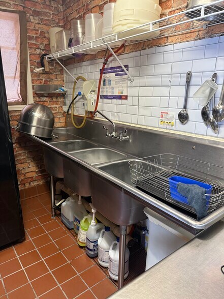 More Photos Of 108 E Bellevue St, Leslie Storefront For Sale