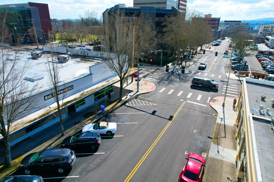 More Photos Of 1001-1005 Broadway St, Vancouver Freestanding For Lease