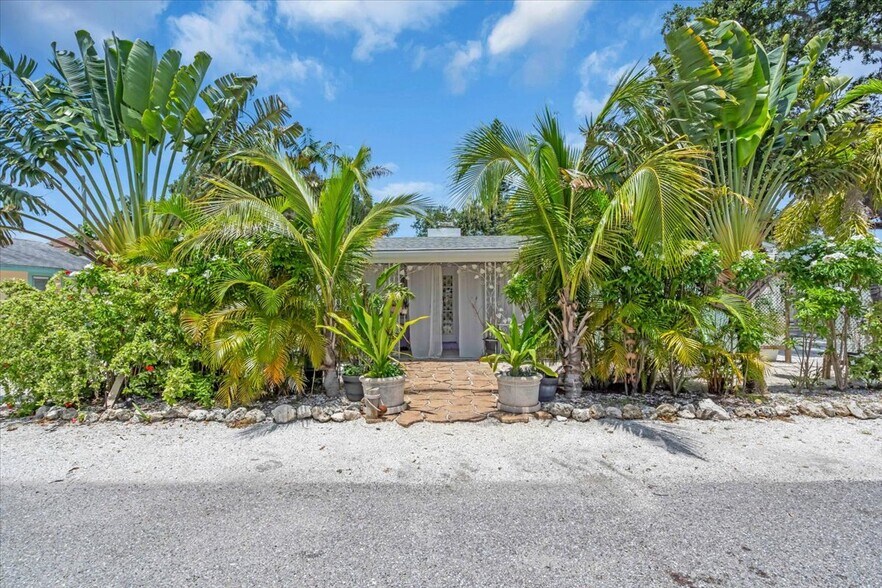 More Photos Of 1760 Wisconsin Ln, Sarasota Multifamily For Sale