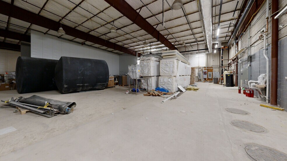 More Photos Of 740 Schneider Dr, South Elgin Manufacturing For Sale