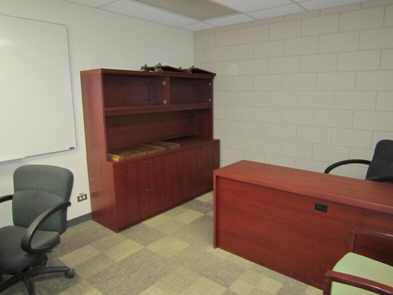 More Photos Of 1970 Merivale Rd, Ottawa Flex For Lease