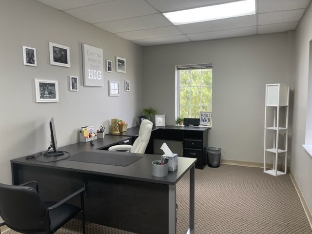 More Photos Of 9400 Williamsburg Plaza, Louisville Office For Lease