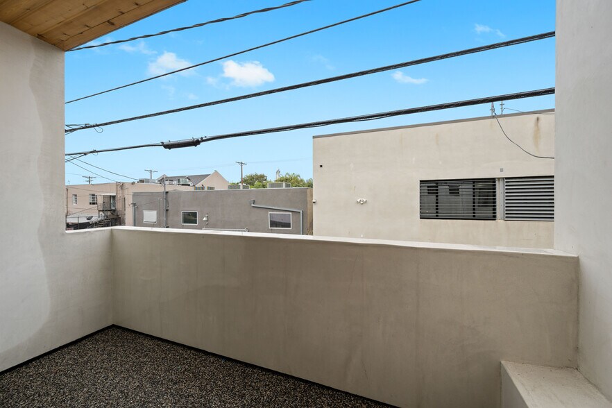 More Photos Of 833 N McCadden Pl, Los Angeles Apartments For Sale