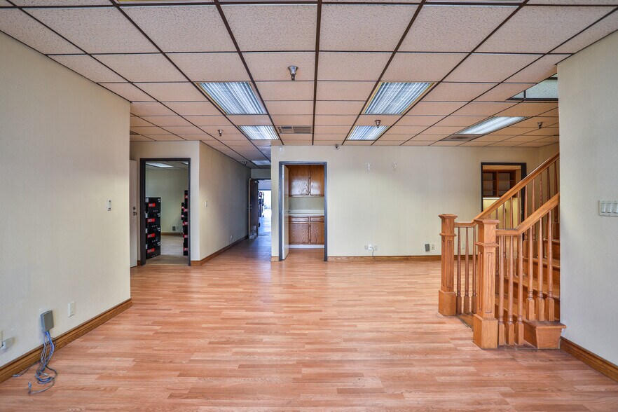 More Photos Of 11930 Goldring Rd, Arcadia Light Distribution For Sale