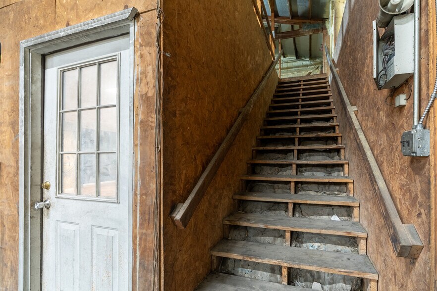 More Photos Of 405 S Pershing St, Energy Office For Sale