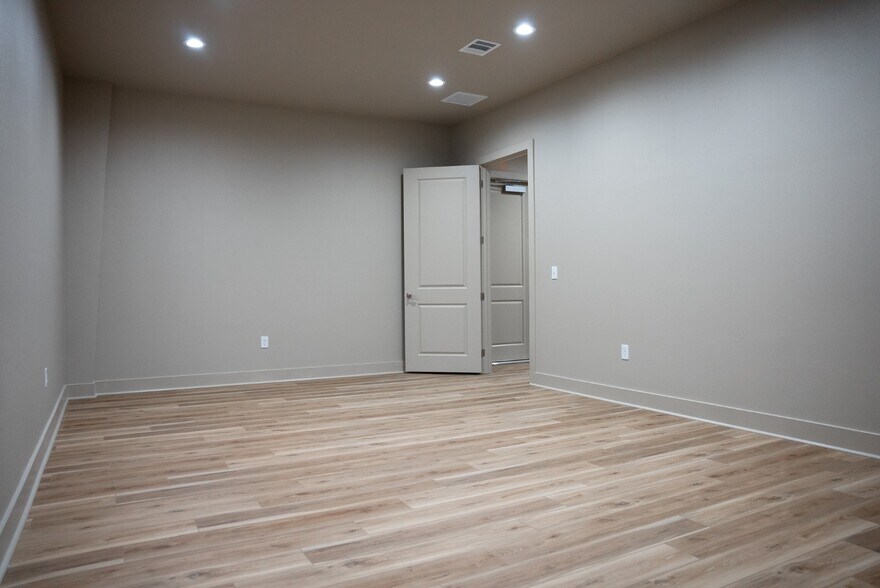 More Photos Of 8850 Industrial Pky, Beaumont Warehouse For Lease
