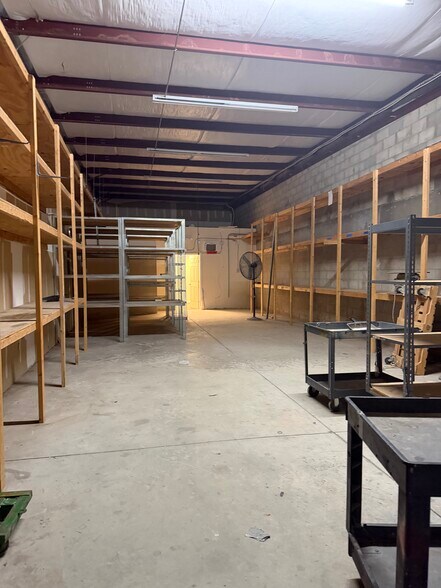 More Photos Of 1076 Business Ln, Naples Showroom For Lease