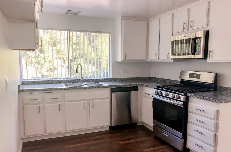 More Photos Of 12264 Chandler Blvd, Valley Village Apartments For Sale