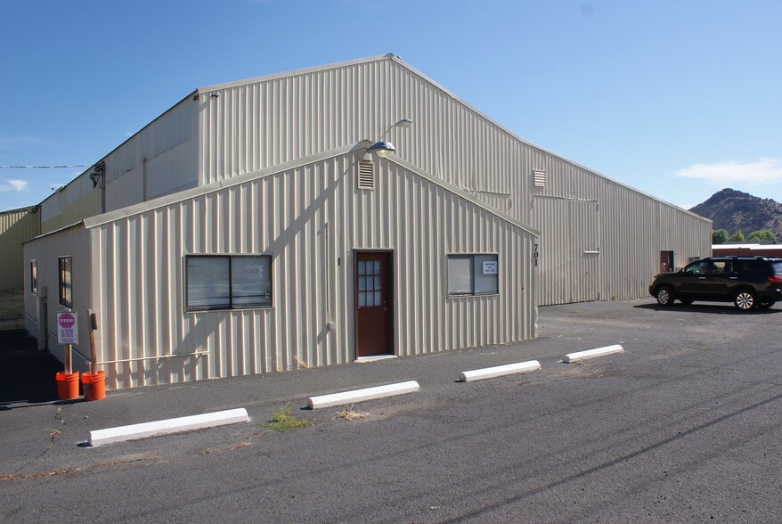 More Photos Of 701 Peters Rd, Prineville Manufacturing For Lease