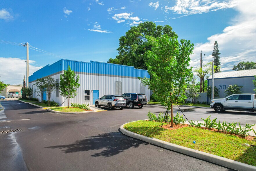 More Photos Of 621 NE 1st Ave, Pompano Beach Warehouse For Sale