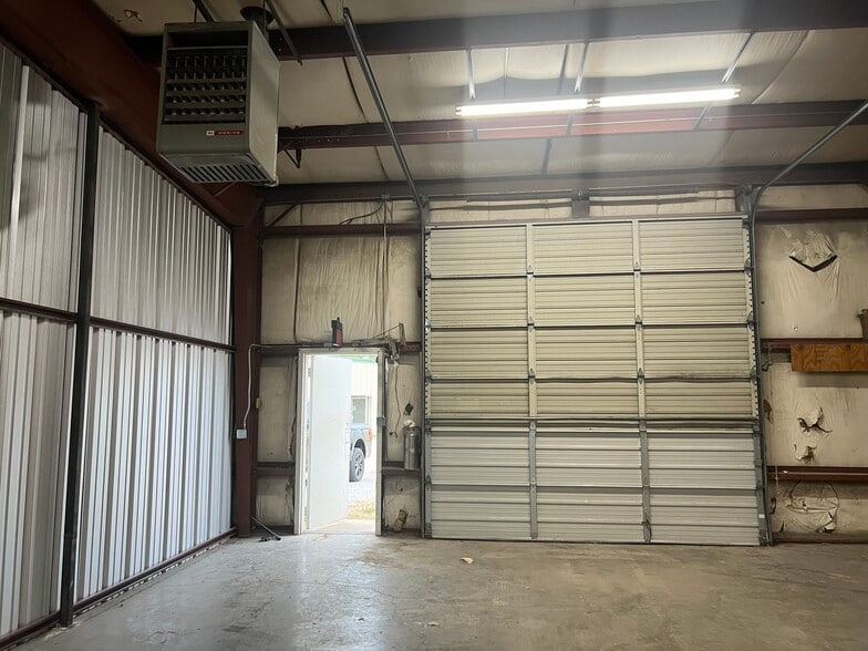 More Photos Of 115 NW Adeline Ave, Bartlesville Warehouse For Lease