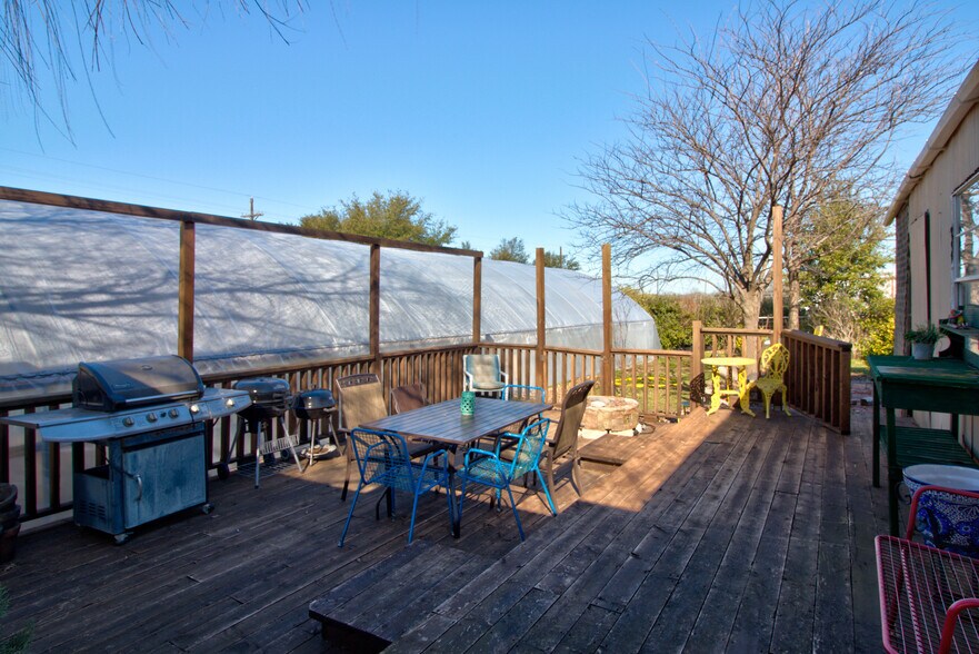 More Photos Of 617 W Main St, Whitesboro Garden Center For Sale