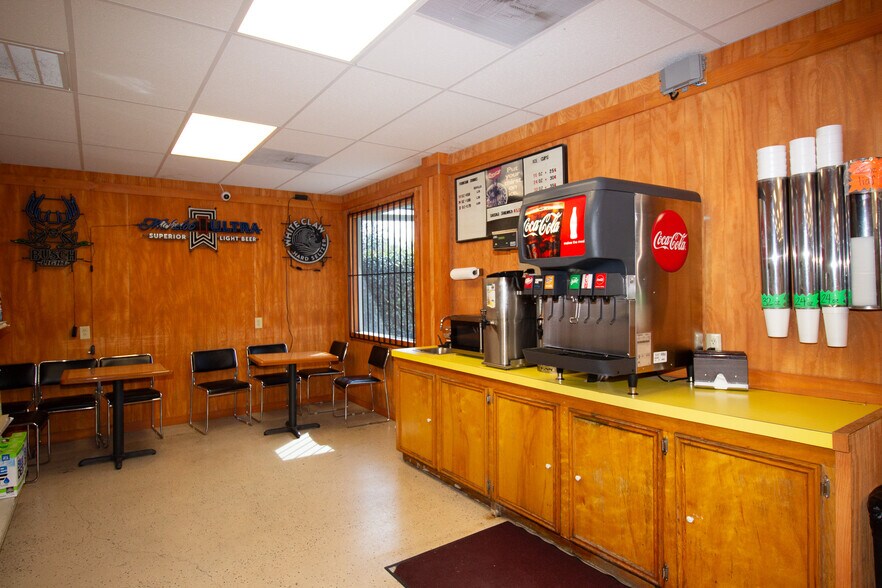 More Photos Of 47506 US-290 BUS, Hempstead Convenience Store For Sale