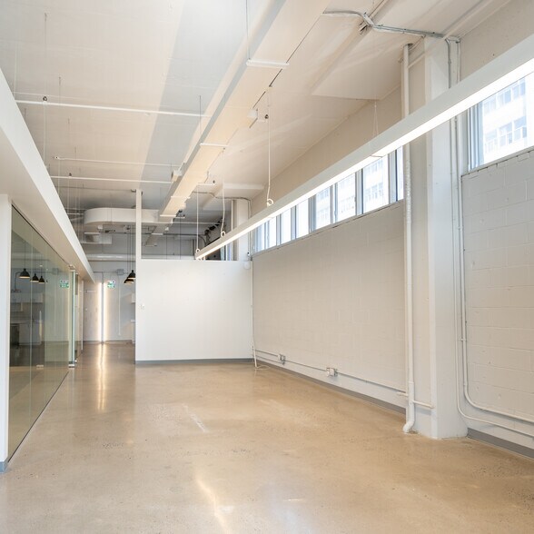 More Photos Of 51-55 Rue de Louvain O, Montréal Office For Lease