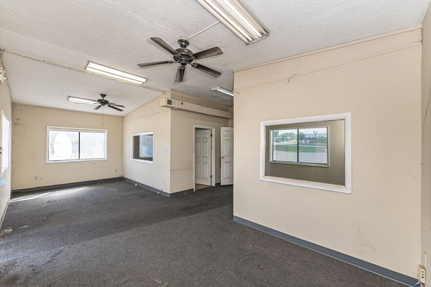 More Photos Of 4516 S St Peters Pky, Saint Charles Auto Dealership For Sale