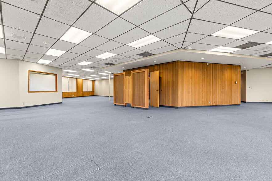 More Photos Of 601 Crater Lake Ave, Medford Bank For Sale