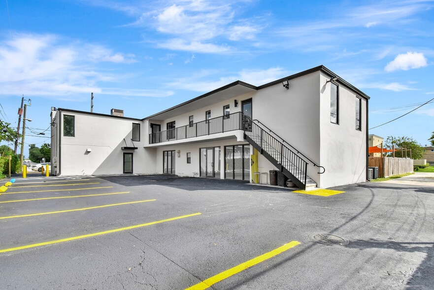 More Photos Of 2990 Griffin Rd, Fort Lauderdale Storefront Retail Office For Sale