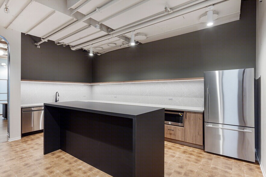 More Photos Of 191 N Wacker Dr, Chicago Office For Lease