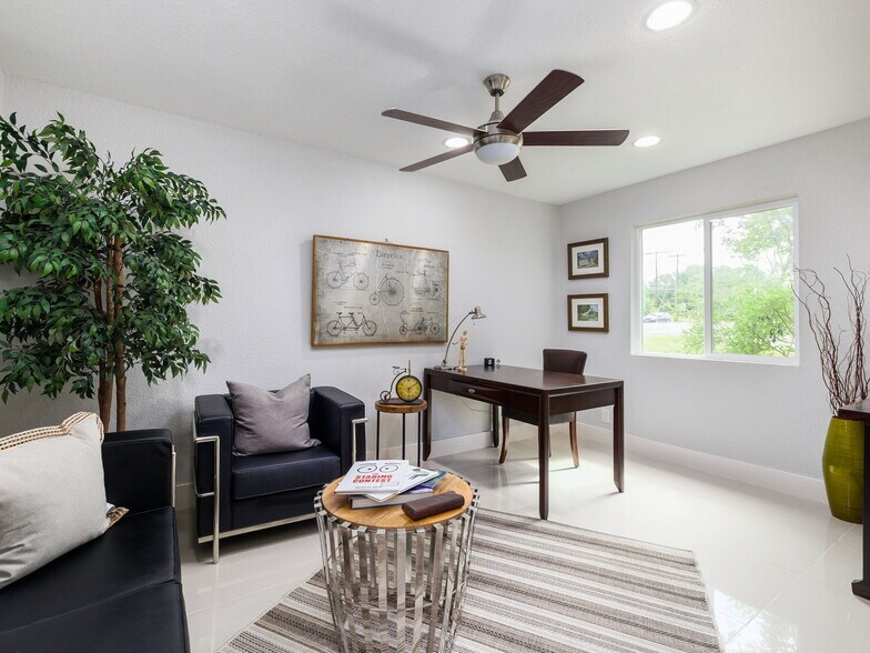 More Photos Of 1115 W Slaughter Ln, Austin Office Residential For Lease