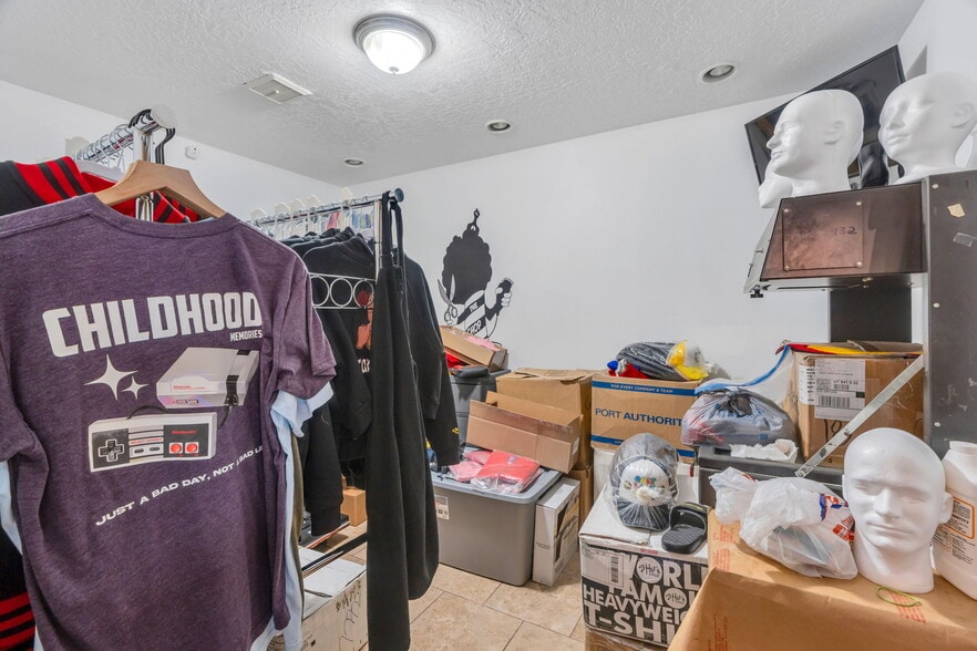 More Photos Of 17 W Sunset Ave, Salt Lake City Light Manufacturing For Sale