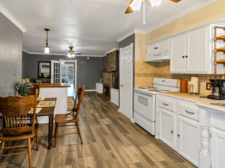 More Photos Of 750 N US Highway 287, Palestine Multifamily For Sale