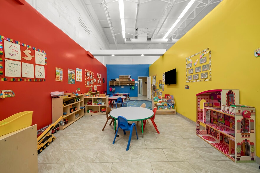More Photos Of 1155 W 81st St, Chicago Daycare Center For Sale