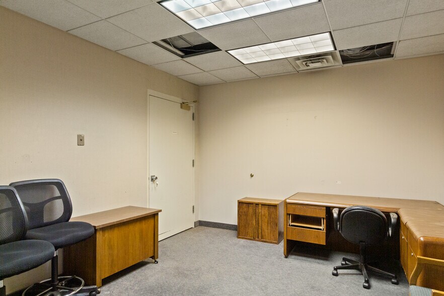 More Photos Of 17 1st Ave SW, Minot Bank For Sale